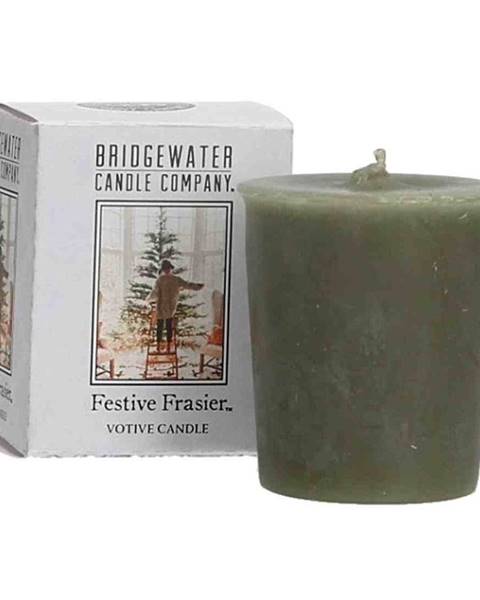 Vonná sviečka Bridgewater Candle Company Festive Frasier, 15 hodín horenia