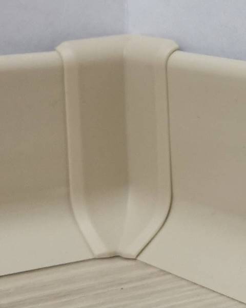 Roh k soklu vnútorný PVC Profil-EU cappuccino, výška 40 mm, SKPVCVNIR4CA